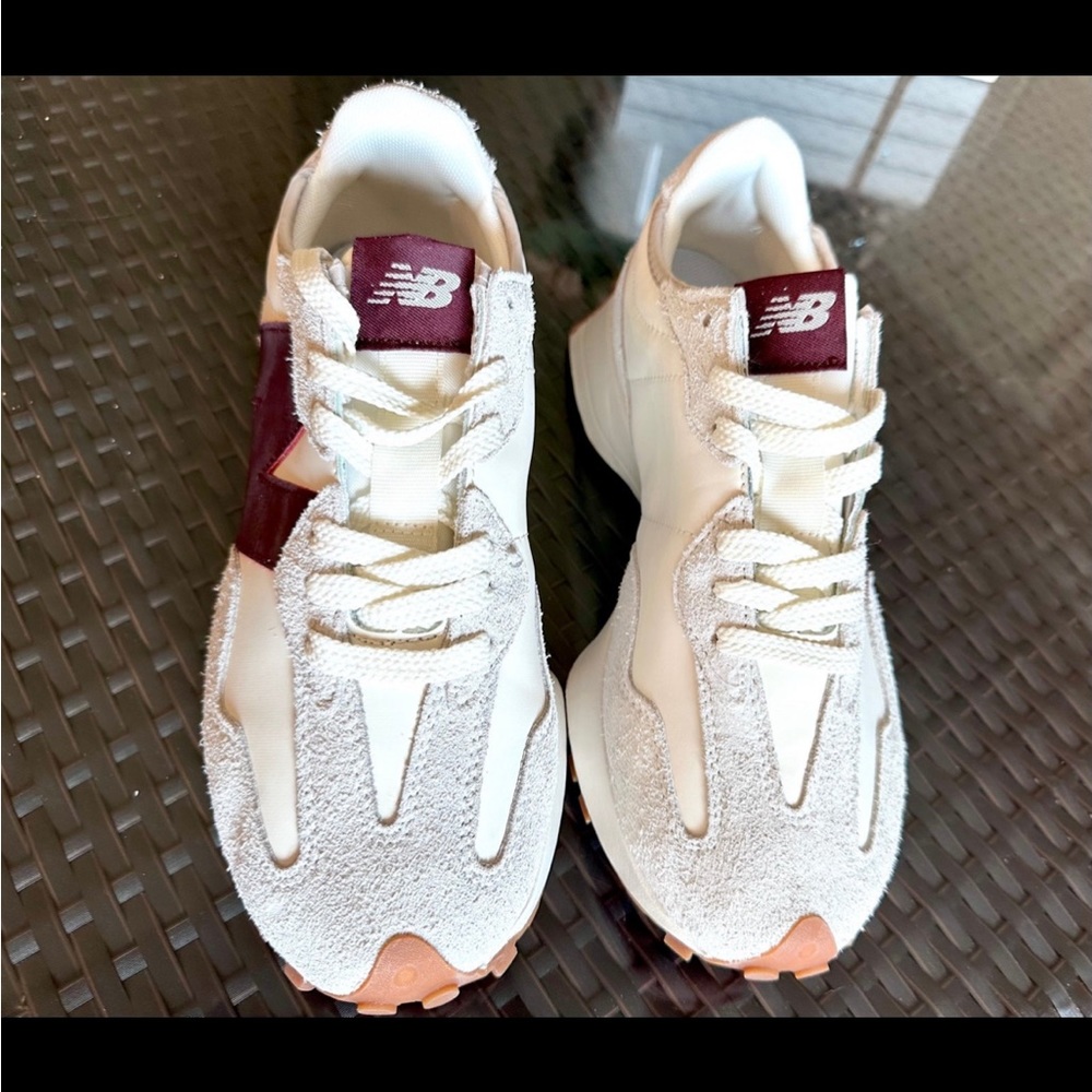 New Balance 327